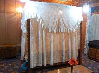 Hazar Dastan Houseboat, Srinagar 2